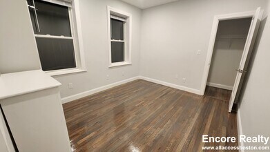 112 Park St, Unit 43 in Boston, MA - Foto de edificio - Building Photo