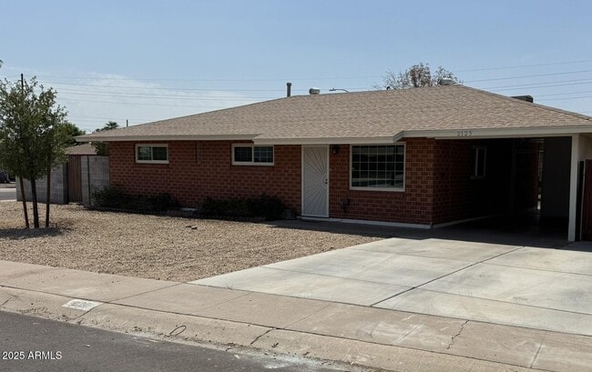 property at 2125 W Verde Ln