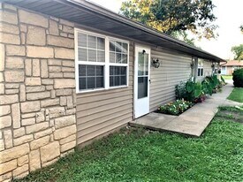 1826 Adams Ln in Zanesville, OH - Building Photo