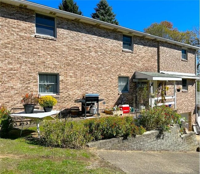 120 Luanne Dr in Weirton, WV - Building Photo - Building Photo