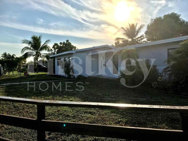 5850 NW 118th St in Hialeah, FL - Building Photo - Building Photo