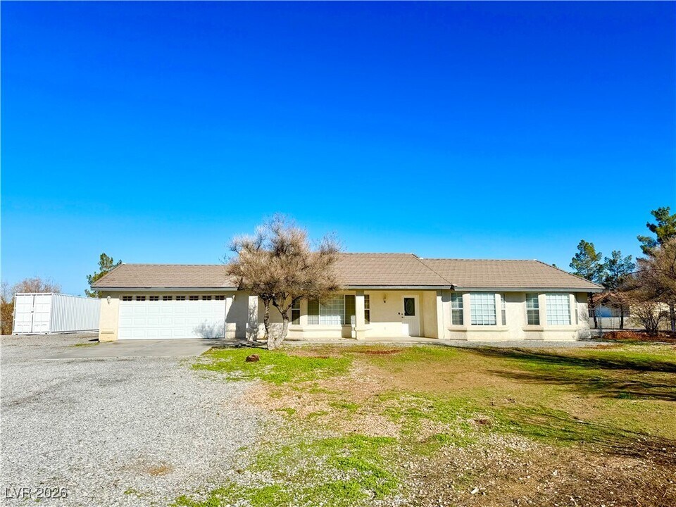 1230 W Iguana St in Pahrump, NV - Building Photo