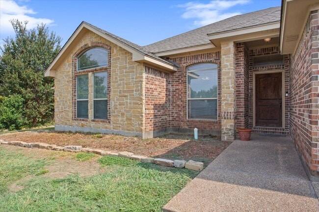 302 April Ln in Hewitt, TX - Building Photo - Building Photo