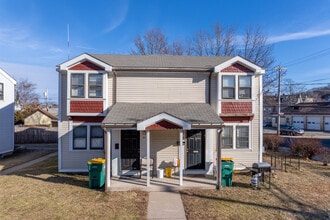 19 Transit St in Woonsocket, RI - Foto de edificio - Building Photo