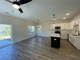 108 W North 3rd St in Seneca, SC - Building Photo