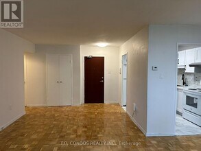 360-360 Ridelle Ave in Toronto, ON - Building Photo - Building Photo