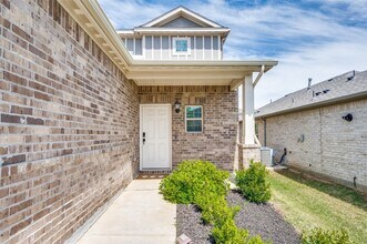 14149 Danesdale Dr in Pilot Point, TX - Foto de edificio - Building Photo