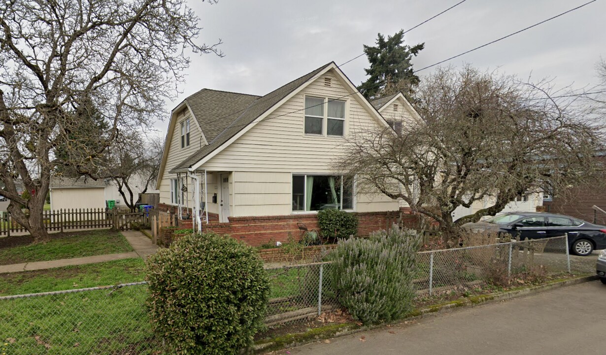 5252 SE 63rd Ave in Portland, OR - Building Photo