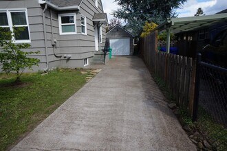 3546 SE 60th Ave in Portland, OR - Building Photo - Building Photo