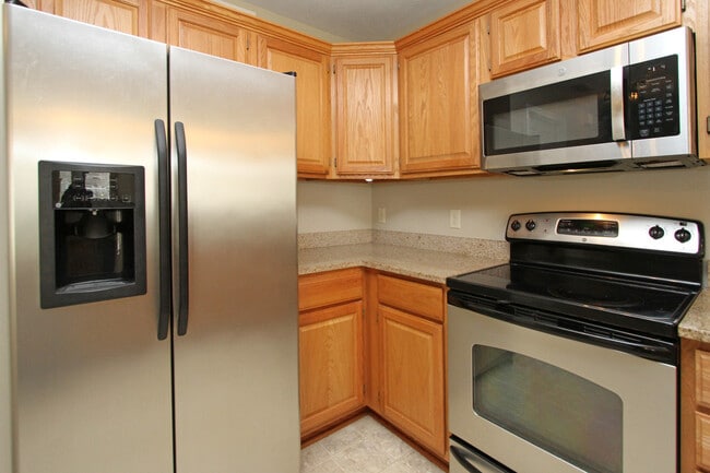 6028 Glenbrook Ln in Lincoln, NE - Foto de edificio - Building Photo