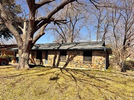 2603 Foxcroft Cir in Denton, TX - Building Photo