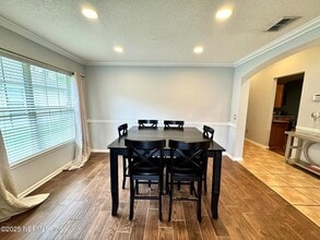 1672 Pinecrest Dr in Orange Park, FL - Foto de edificio - Building Photo