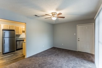 Clearbrook Village - Newly Renovated in Memphis, TN - Foto de edificio - Interior Photo