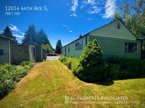 12014 44th Ave S in Tukwila, WA - Foto de edificio - Building Photo