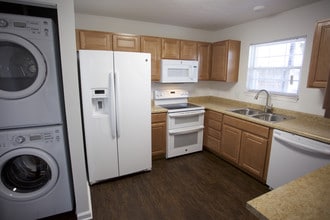 Eagle Creek Court in Indianapolis, IN - Foto de edificio - Building Photo