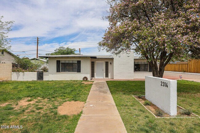 2314 E Osborn Rd in Phoenix, AZ - Building Photo - Building Photo