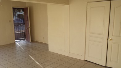 1304 Junipero Ave in Long Beach, CA - Foto de edificio - Building Photo