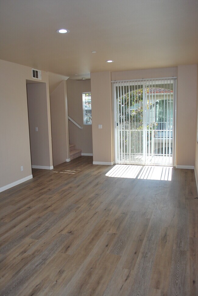 372 Larmon Loop Rentals in Santa Paula, CA