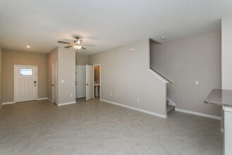 2140 Azure Vw Wy in Lutz, FL - Building Photo - Building Photo