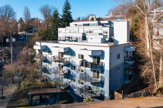 Arboretum View Apartments in Seattle, WA - Building Photo - Building Photo