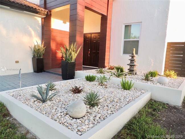 15684 SW 9th Terrace-Unit -N in Miami, FL - Building Photo - Building Photo