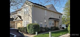 405 Cobblestone Ct in Monmouth Junction, NJ - Building Photo