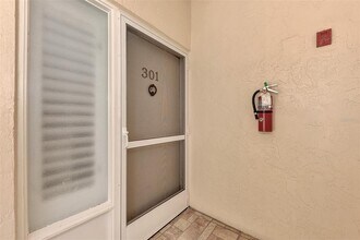 8630 Midnight Pass Rd in Sarasota, FL - Building Photo - Building Photo