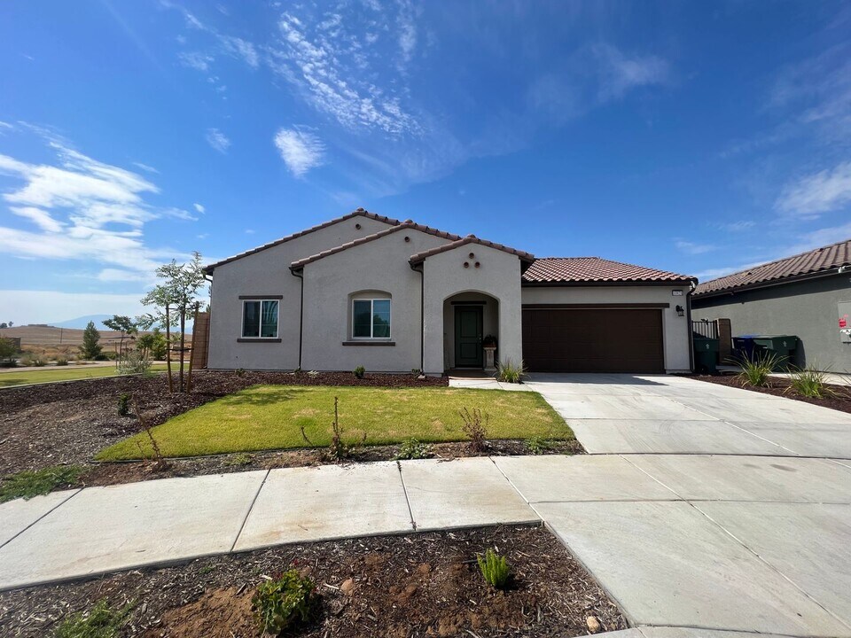 10821 Asuncion Pl in Bakersfield, CA - Building Photo