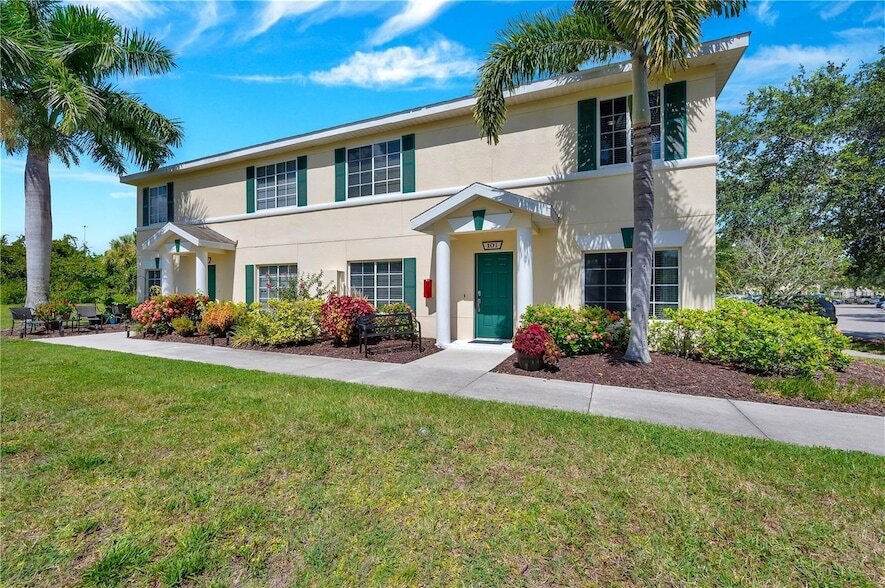 280 Cape Harbour Loop, Unit 104 in Bradenton, FL - Building Photo