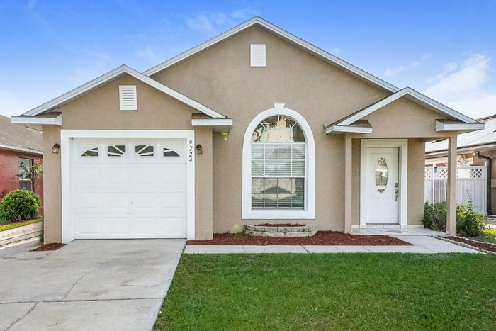 9724 Hollyhill Dr in Orlando, FL - Building Photo