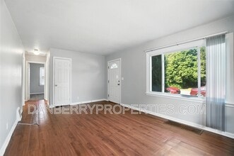 1126 Searles Rd in Toledo, OH - Building Photo - Building Photo