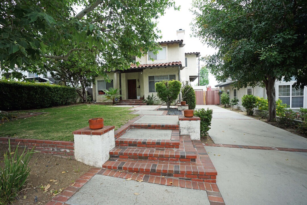 1206 Valencia Way in Arcadia, CA - Building Photo