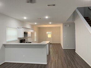 9026 Everglade in Houston, TX - Building Photo - Building Photo