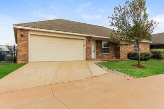 6136 Cielo Terrace in Oklahoma City, OK - Building Photo - Building Photo