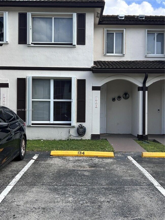 8665 SW 152nd Ave in Miami, FL - Foto de edificio - Building Photo