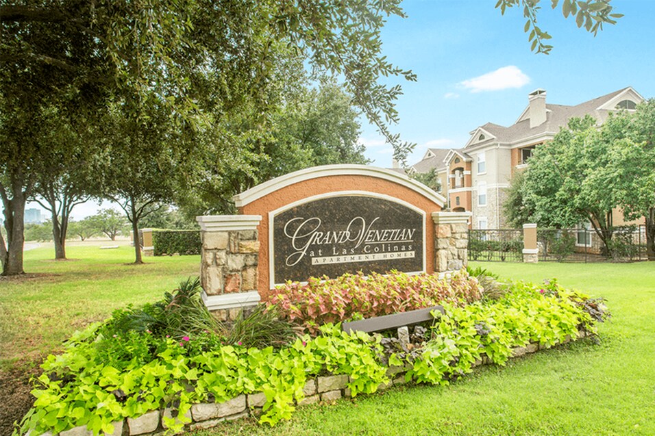 Grand Venetian at Las Colinas Photo