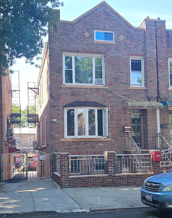 1954 Powell Ave in Bronx, NY - Building Photo