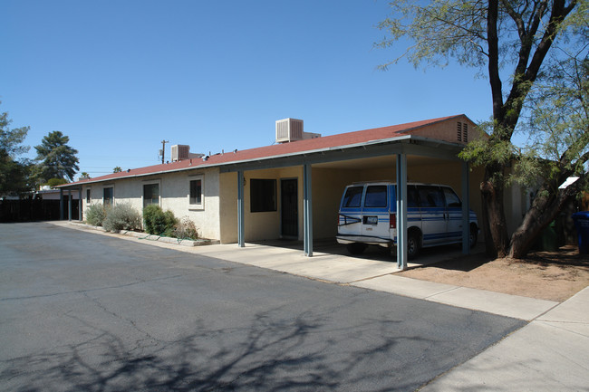 1979 N Belvedere Ave in Tucson, AZ - Building Photo - Building Photo