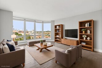 250 E Harbortown Dr, Unit 1011 in Detroit, MI - Building Photo - Building Photo