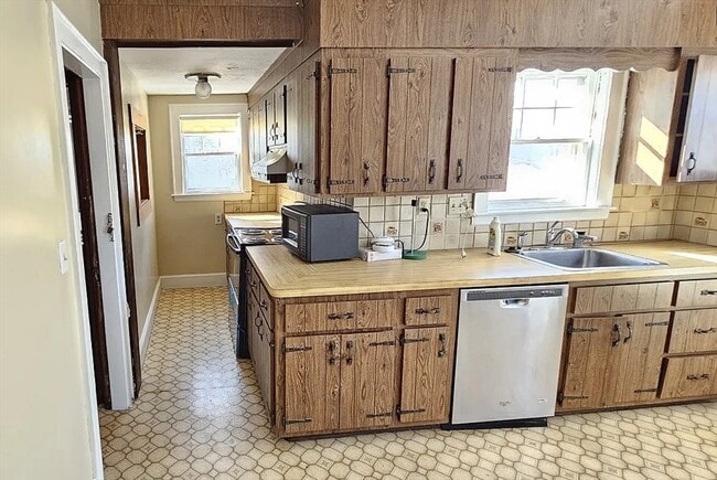 1024 N Main St in Brockton, MA - Building Photo - Building Photo