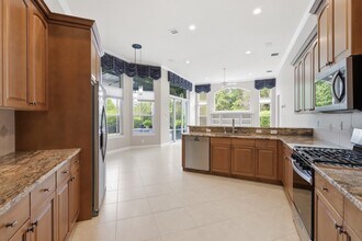 312 W Lake Victoria Cir in DeLand, FL - Building Photo - Building Photo