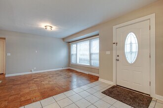 1595 N McKinley Rd in Lake Forest, IL - Building Photo - Building Photo