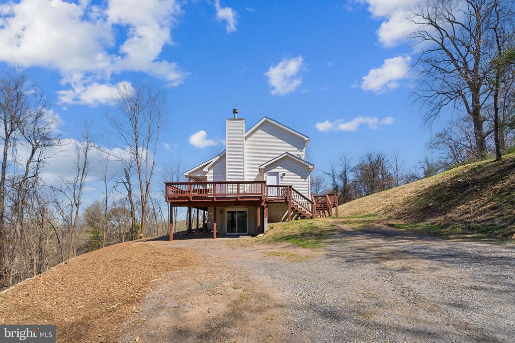 21 Zinn Way in Linden, VA - Building Photo