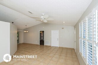 1376 Hazel St NW in Palm Bay, FL - Foto de edificio - Building Photo