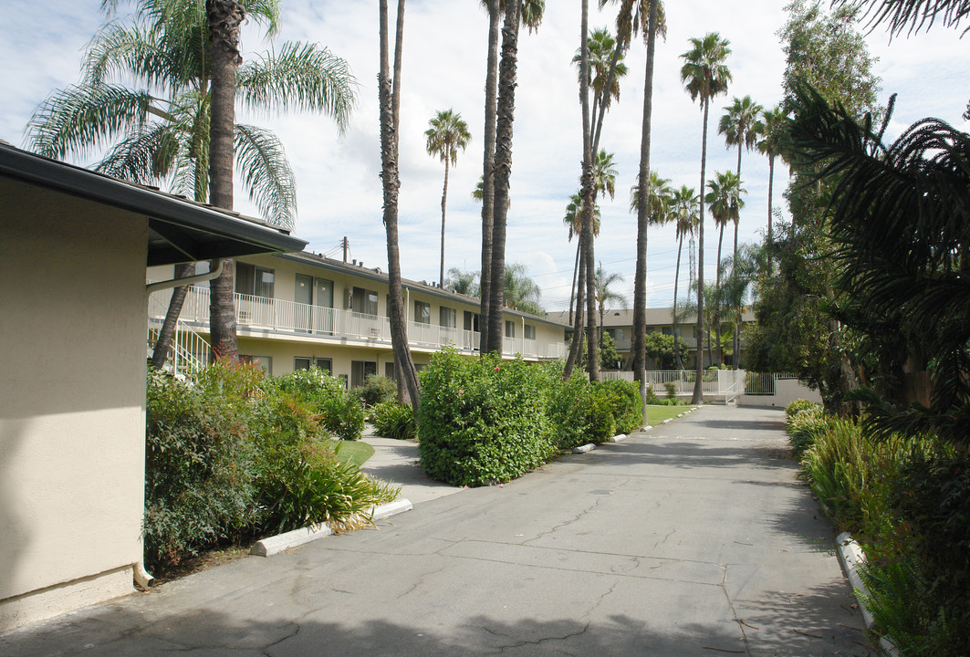 Coral Reef Apartments in San Gabriel, CA - Foto de edificio