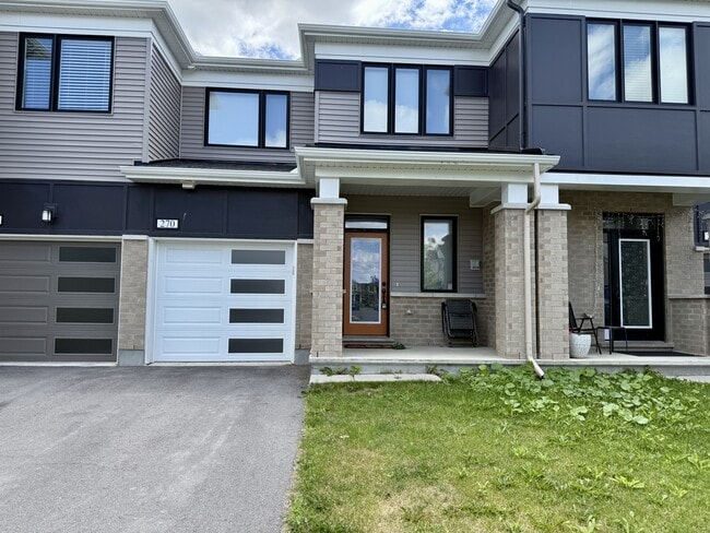 270 Atima Cir in Ottawa, ON - Building Photo - Building Photo
