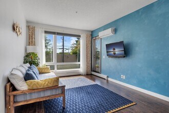 607 17 Av NW, Unit 205 in Calgary, AB - Building Photo - Building Photo