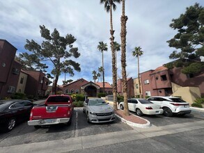 4050 Pacific Harbors Dr, Unit 145 in Las Vegas, NV - Building Photo - Building Photo