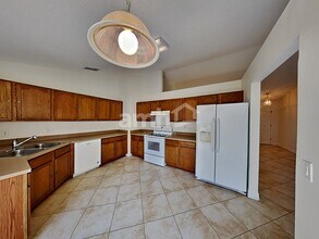 705 Paddington Pl in Deltona, FL - Building Photo - Building Photo