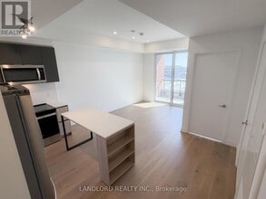 3100 Keele St in Toronto, ON - Building Photo - Building Photo